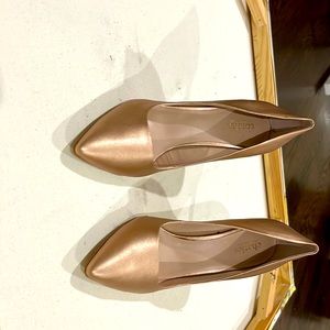 NWT Charles David Women’s Rose Gold Heels in size 10!
